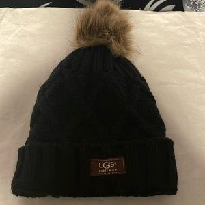 UGG Black hat and scarf set